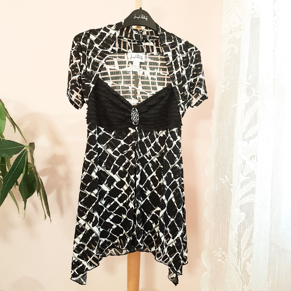 Joseph ribkoff blouse, flattering cut! - Picture 4 of 8